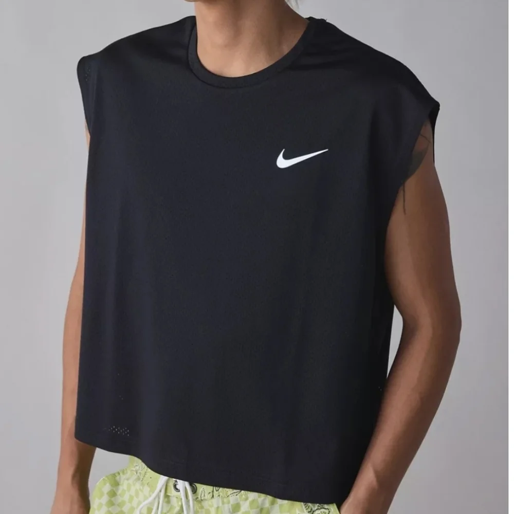 ❤️BUY 3 GET 1 FREE Nike UO Exclusive Cropped Swim Shirt,Color Black, S,M & L - Picture 1 of 13